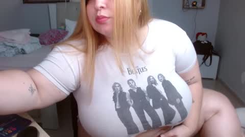 Snapshot of blondyliciousx chatting on 12, 12, 2024 katartistic name online show from 12, 12, 2024