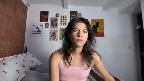 Snapshot of bloomingbella chatting on 14, 10, 2025 Bella Bloom ts online show from 14, 10, 2025