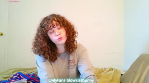 Blow Kiss Bunny online show from 20, 6, 2026