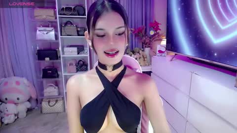 Snapshot of blue_aiveexx chatting on 12, 10, 2025 aivee online show from 12, 10, 2025