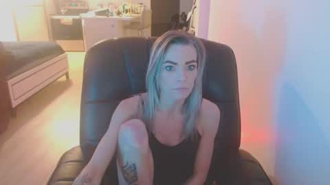 Snapshot of blue_eyed_foxxxx chatting on 3, 3, 2026 blue eyed foxxxx online show from 3, 3, 2026