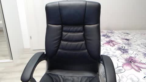 Snapshot of blue_eyes96 chatting on 1, 2, 2026 Juliet online show from 1, 2, 2026