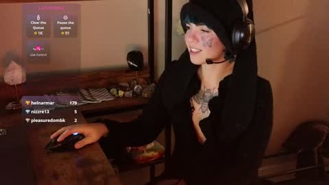 Snapshot of bluedweeb chatting on 10, 12, 2024 Blue online show from 10, 12, 2024