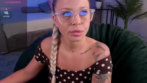 Snapshot of blueyeskate chatting on 23, 7, 2026 Kate online show from 23, 7, 2026