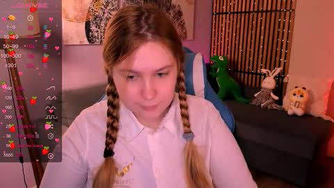 Snapshot of blush_ellie chatting on 19, 9, 2025 Ellie3 online show from 19, 9, 2025