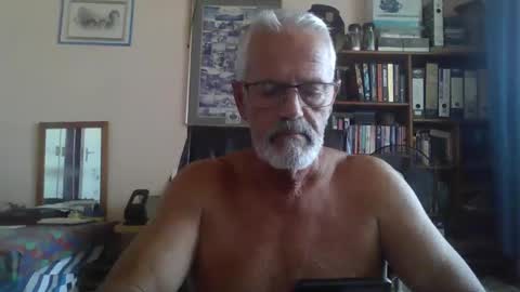 Snapshot of bobbgud chatting on 15, 4, 2026 Bobbgud online show from 15, 4, 2026