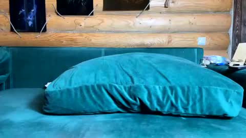 Nail and Olivia online show from 5, 11, 2025