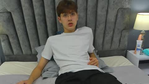 Snapshot of boleyn_lovell chatting on 2, 1, 2025 Boleyn online show from 2, 1, 2025