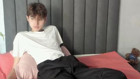 Snapshot of boleyn_lovell chatting on 2, 2, 2025 Boleyn online show from 2, 2, 2025