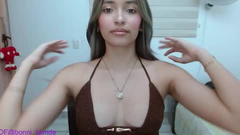 Snapshot of bonni_blonde chatting on 30, 9, 2025 Bonnie online show from 30, 9, 2025