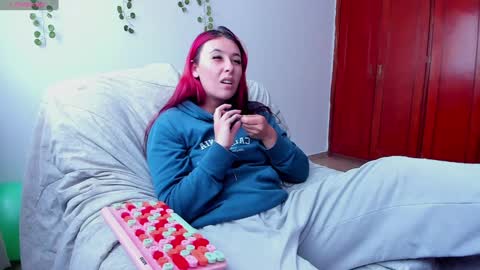 Bonnie Help me reach 500 likes online show from 31, 1, 2025