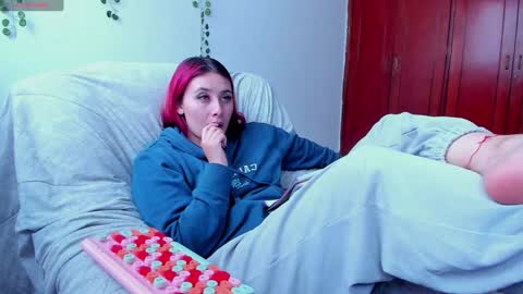 Bonnie Help me reach 500 likes online show from 31, 1, 2025