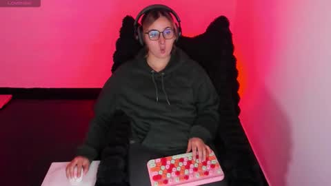 Bonnie Help me reach 500 likes online show from 6, 2, 2026