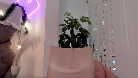 Snapshot of bonniecute_ chatting on 11, 12, 2024 online show from 11, 12, 2024