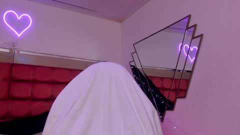 Snapshot of bonniecute_ chatting on 21, 12, 2024 online show from 21, 12, 2024