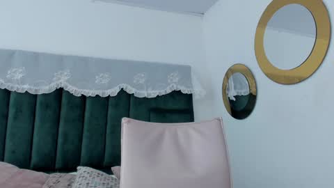 Snapshot of bonniecute_ chatting on 19, 1, 2025 online show from 19, 1, 2025
