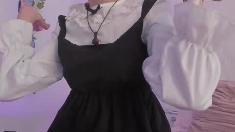 Snapshot of bonniecute_ chatting on 7, 3, 2025 online show from 7, 3, 2025