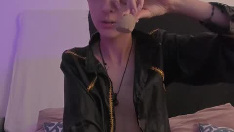 Snapshot of bonniecute_ chatting on 8, 3, 2025 online show from 8, 3, 2025