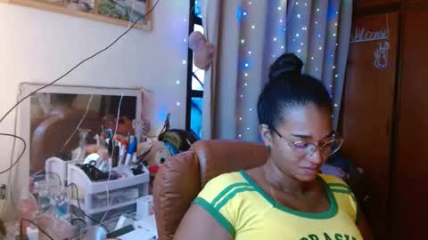 Queen Bon Vivantt online show from 5, 2, 2025