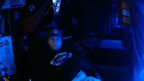 Bowerboi1217 online show from 19, 11, 2025