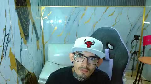 boy_tatto77 online show from 24, 3, 2026