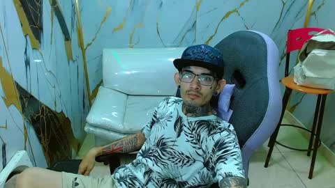 boy_tatto77 online show from 31, 3, 2026