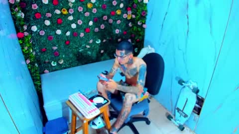 boy_tatto77 online show from 15, 4, 2026