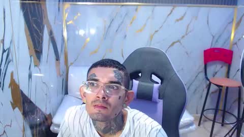 Snapshot of boy_tatto777 chatting on 22, 9, 2025 boy_tatto777 online show from 22, 9, 2025