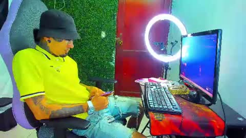 Snapshot of boy_tatto777 chatting on 25, 7, 2026 boy_tatto777 online show from 25, 7, 2026