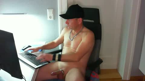 Snapshot of boycatcher chatting on 19, 12, 2024 Julian online show from 19, 12, 2024