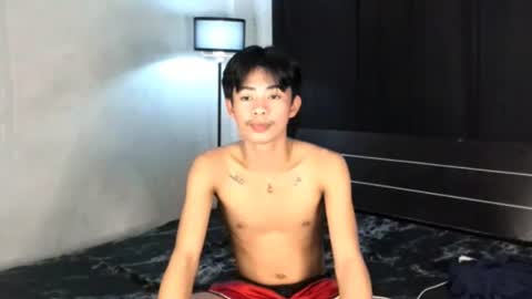 Snapshot of boynextdoor4ux chatting on 3, 3, 2025 HI IM JAMES DONT FORGET GIVE ME THUMBS UP AND JOIN TO MY FANCLUB online show from 3, 3, 2025