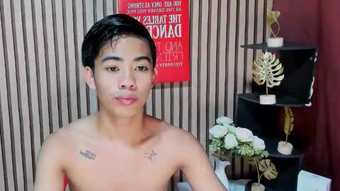 Snapshot of boynextdoor4ux chatting on 9, 9, 2025 HI IM JAMES DONT FORGET GIVE ME THUMBS UP AND JOIN TO MY FANCLUB online show from 9, 9, 2025