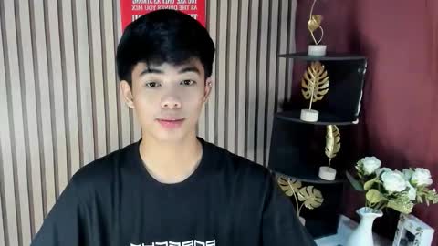 Snapshot of boynextdoor4ux chatting on 11, 9, 2025 HI IM JAMES DONT FORGET GIVE ME THUMBS UP AND JOIN TO MY FANCLUB online show from 11, 9, 2025