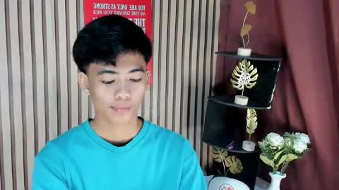Snapshot of boynextdoor4ux chatting on 15, 9, 2025 HI IM JAMES DONT FORGET GIVE ME THUMBS UP AND JOIN TO MY FANCLUB online show from 15, 9, 2025