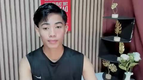 Snapshot of boynextdoor4ux chatting on 17, 9, 2025 HI IM JAMES DONT FORGET GIVE ME THUMBS UP AND JOIN TO MY FANCLUB online show from 17, 9, 2025