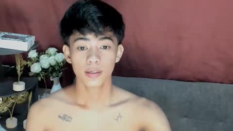 Snapshot of boynextdoor4ux chatting on 20, 9, 2025 HI IM JAMES DONT FORGET GIVE ME THUMBS UP AND JOIN TO MY FANCLUB online show from 20, 9, 2025