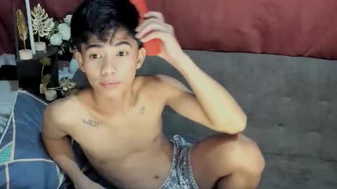 Snapshot of boynextdoor4ux chatting on 22, 9, 2025 HI IM JAMES DONT FORGET GIVE ME THUMBS UP AND JOIN TO MY FANCLUB online show from 22, 9, 2025