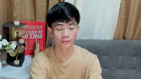 Snapshot of boynextdoor4ux chatting on 24, 9, 2025 HI IM JAMES DONT FORGET GIVE ME THUMBS UP AND JOIN TO MY FANCLUB online show from 24, 9, 2025
