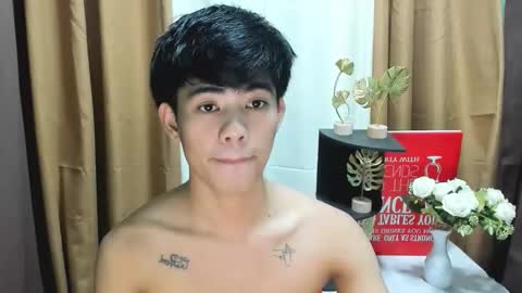 Snapshot of boynextdoor4ux chatting on 9, 10, 2025 HI IM JAMES DONT FORGET GIVE ME THUMBS UP AND JOIN TO MY FANCLUB online show from 9, 10, 2025