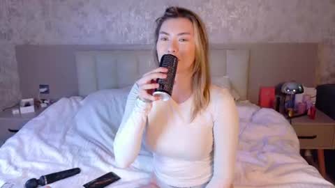 Snapshot of brenda_m00n chatting on 31, 7, 2026 Brenda online show from 31, 7, 2026