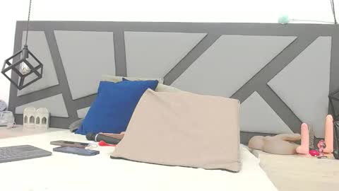 BRENDA VELASQUEZ online show from 23, 10, 2025