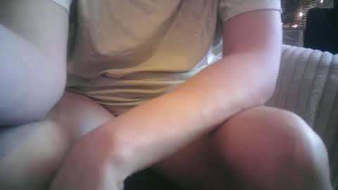 Snapshot of bri20fu chatting on 12, 9, 2025 raining down on me online show from 12, 9, 2025