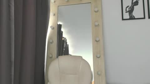 Snapshot of briannawhite10 chatting on 17, 12, 2025 briannawhite10 online show from 17, 12, 2025