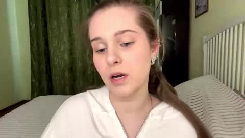 Snapshot of brielleroberts chatting on 17, 3, 2026 brielleroberts online show from 17, 3, 2026