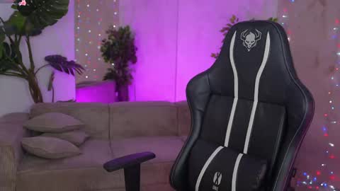 Diamonds Girls online show from 2, 3, 2025