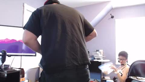 Strawberry online show from 19, 1, 2025