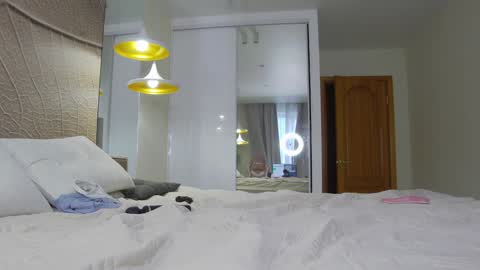 Amina Adelina online show from 13, 1, 2025