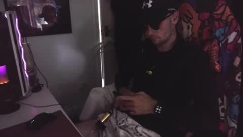 Snapshot of britishbigdick_ chatting on 18, 9, 2025 britishbigdick_ online show from 18, 9, 2025