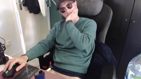 Snapshot of britishbigdick_ chatting on 30, 9, 2025 britishbigdick_ online show from 30, 9, 2025