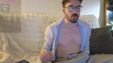 Snapshot of britishpoet chatting on 30, 11, 2025 Callum online show from 30, 11, 2025